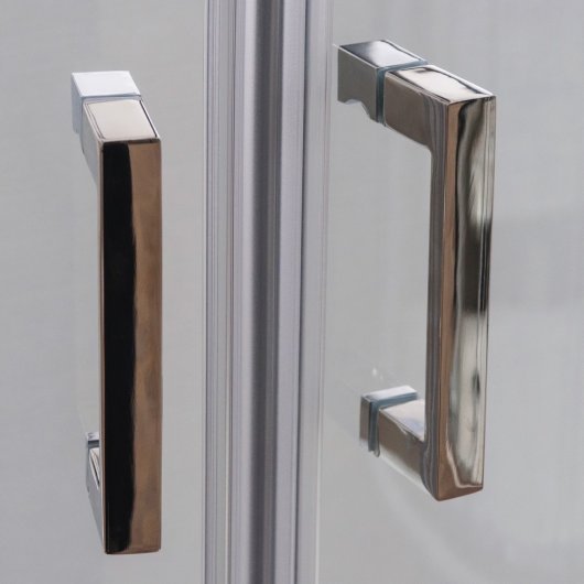 Solid handles made of polished stainless steel